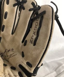 ELEVATESPORTING Easton ZFX900 Size 9